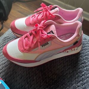 Woman’s Puma sneakers